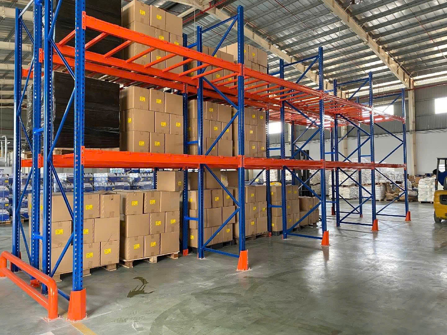 Kệ Cantilever