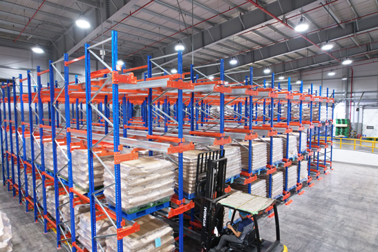 Khu vực lưu kho thành phẩm tại nhà máy