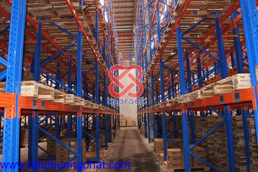 Kệ VNA – Giải pháp tối ưu không gian kho với lối đi siêu hẹp