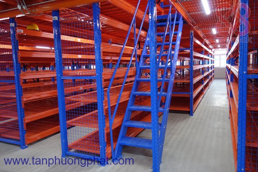 Kệ thép kết hợp sàn chứa hàng – Giải pháp tăng diện tích lưu trữ