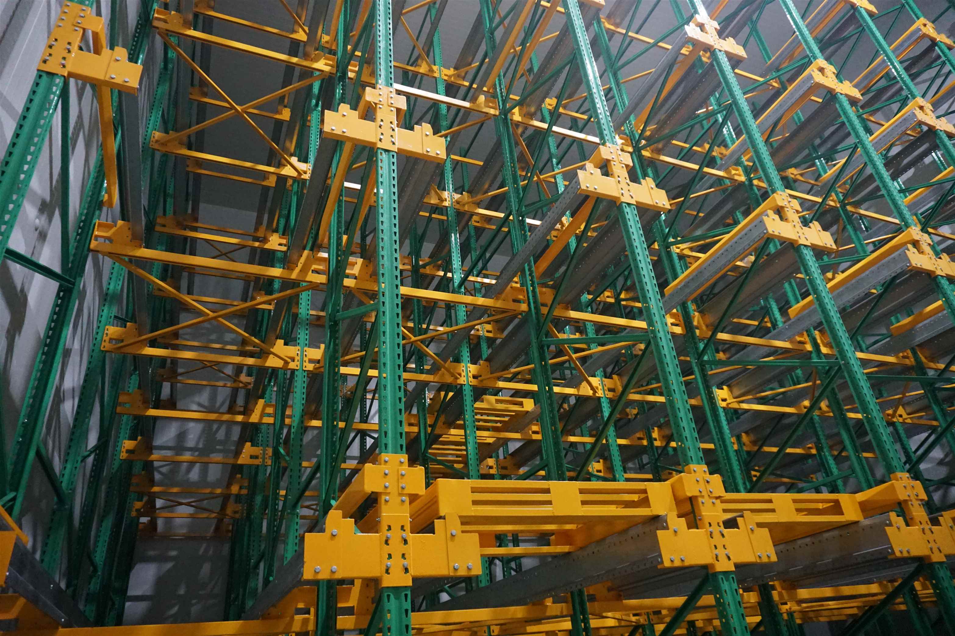 Kệ thép V đa năng – Giải pháp lưu trữ hàng hóa linh hoạt cho kho