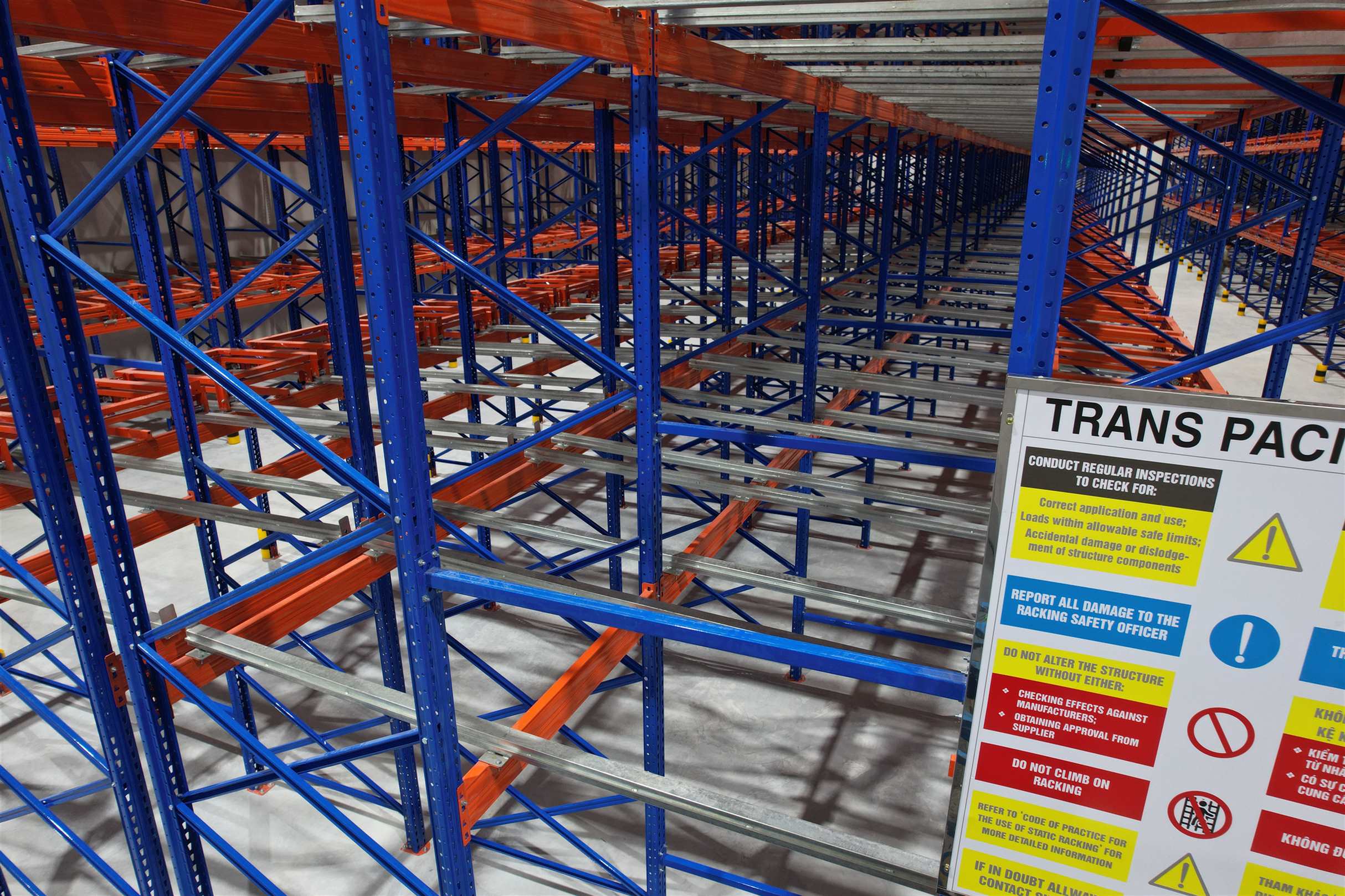 Kệ Pushback – Giải pháp lưu trữ pallet tối ưu diện tích kho