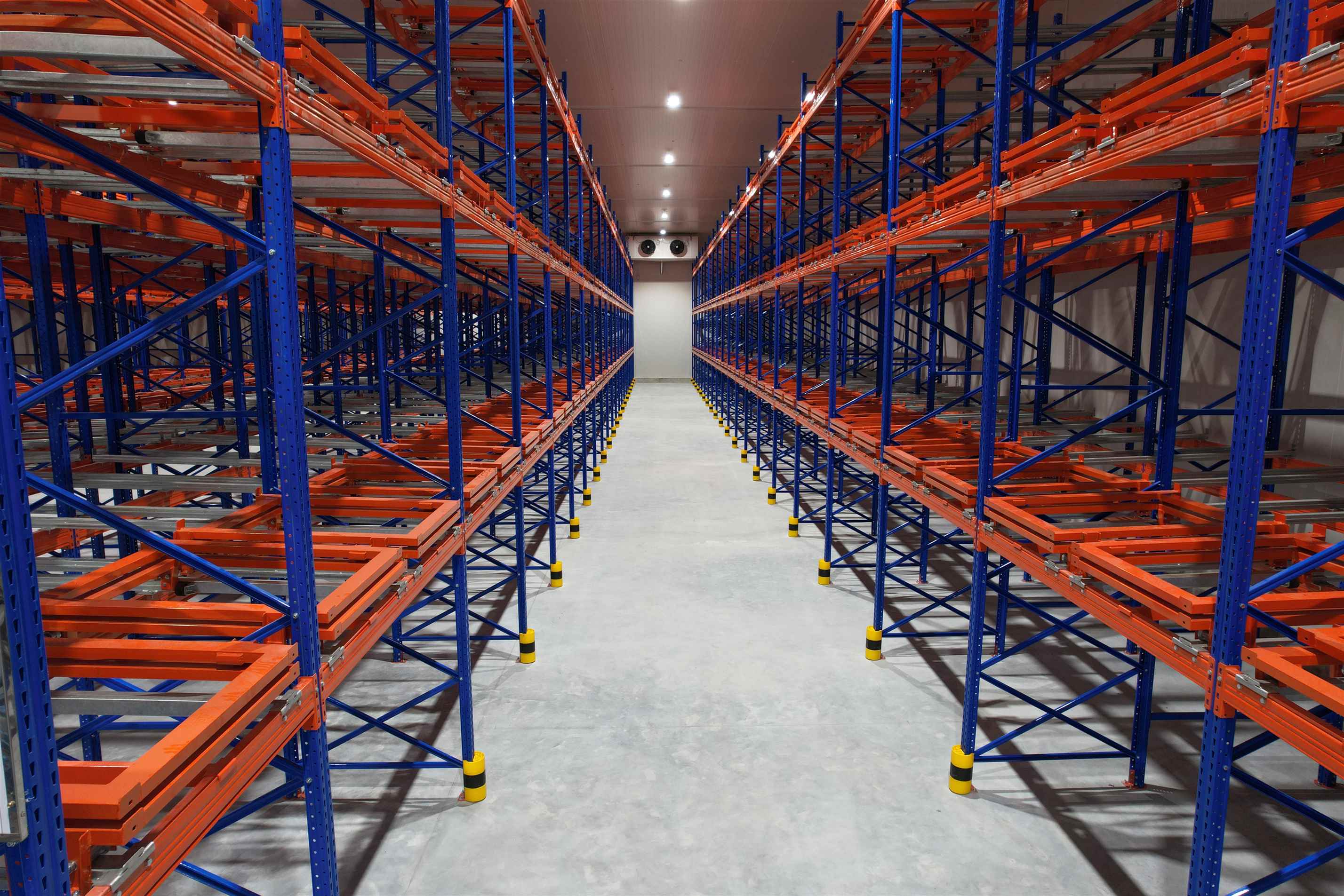 Kệ Pushback – Giải pháp lưu trữ pallet tối ưu diện tích kho