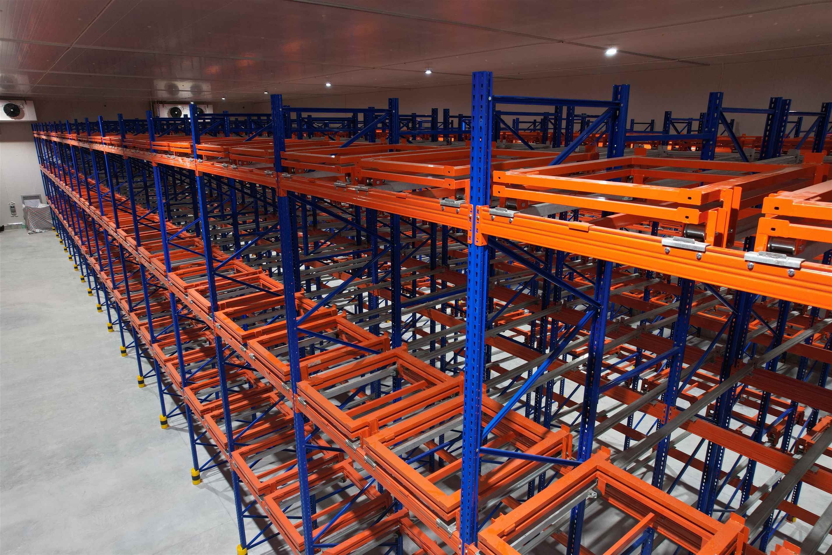 Kệ Pushback – Giải pháp lưu trữ pallet tối ưu diện tích kho