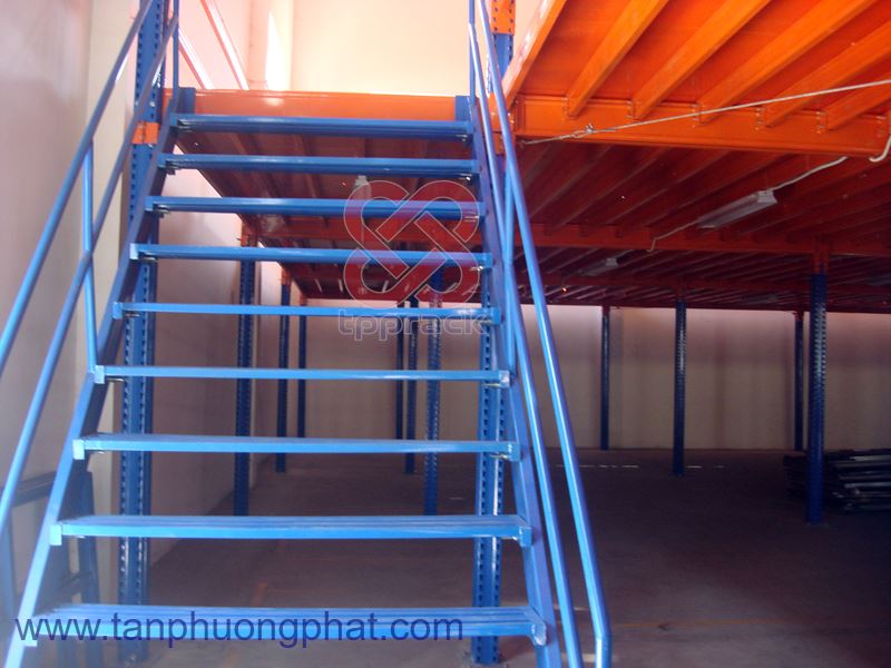 Sàn thép nhiều tầng – Giải pháp mở rộng không gian lưu trữ và vận hành