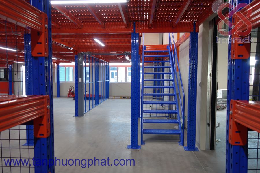 Sàn thép nhiều tầng – Giải pháp mở rộng không gian lưu trữ và vận hành