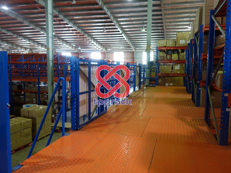 Sàn thép nhiều tầng – Giải pháp mở rộng không gian lưu trữ và vận hành